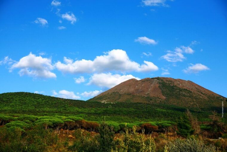 mount-vesuvius-4-hour-volcano-tour-with-wine-tasting