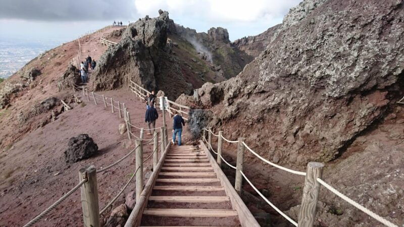 mount-vesuvius-from-pompeii-easy-comfortable-convenient