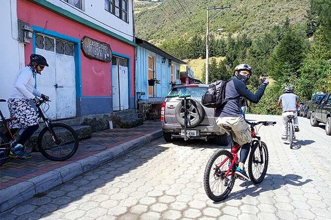 mountain-bike-quito-to-mindo-cloud-forest-full-day