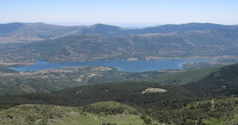 mountain-lake-canoe-experience-from-madrid