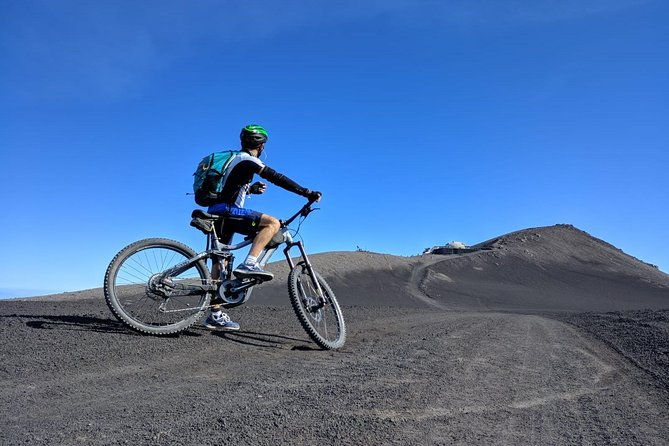 mt-etna-cycling-to-the-top-small-group