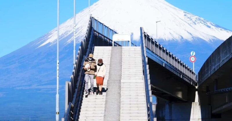 mt-fuji-area-hikawa-clock-shop-dream-bridge-1-day-tour