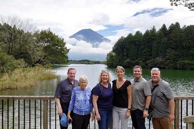 mt-fuji-area-tour-from-shimizu-port-small-bus