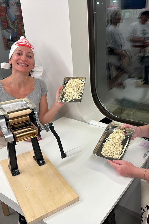 mt-fuji-ramen-cooking-class-with-souvenir