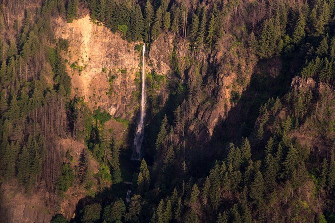 mt-hood-multnomah-falls-scenic-flight-by-envi-adventures
