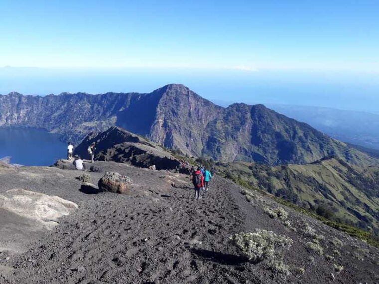 mt-rinjani-2-day-crater-or-summit-hike-with-porter-service