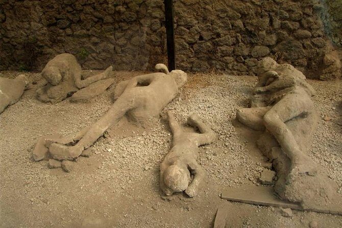Mt Vesuvius and Pompeii Tour by Bus from Sorrento - FAQ