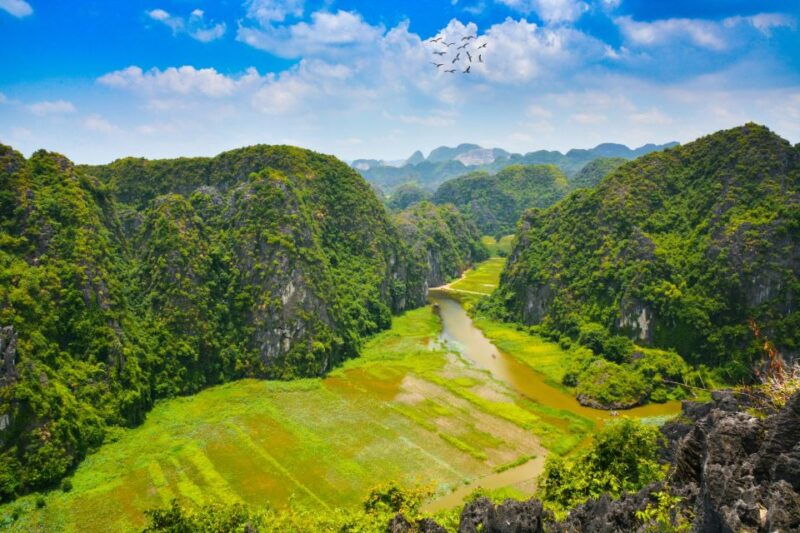 mua-caves-tam-coc-and-cuc-phuong-national-park-2-day-tour