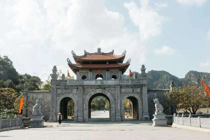 mua-caves-van-long-nature-reserve-hoa-lu-private-day-trip