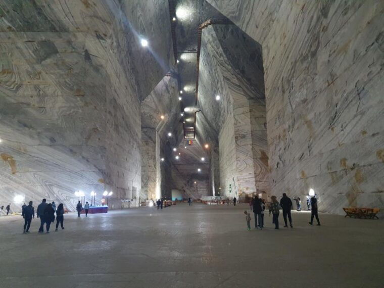 muddy-volcanoes-and-salt-mine-private-tour
