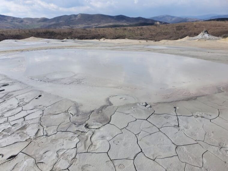 muddy-volcanoes-and-salt-mine-private-tour