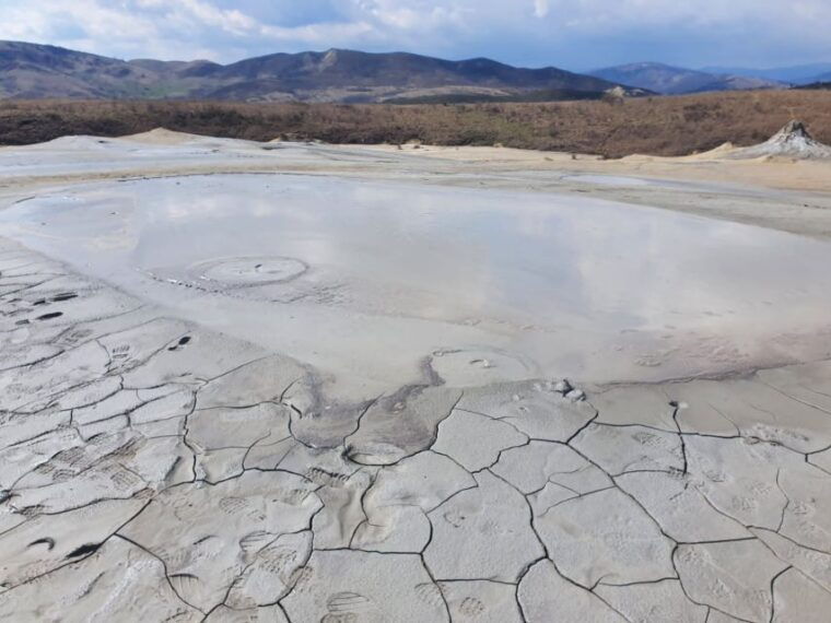 muddy-volcanoes-and-salt-mine-private-tour