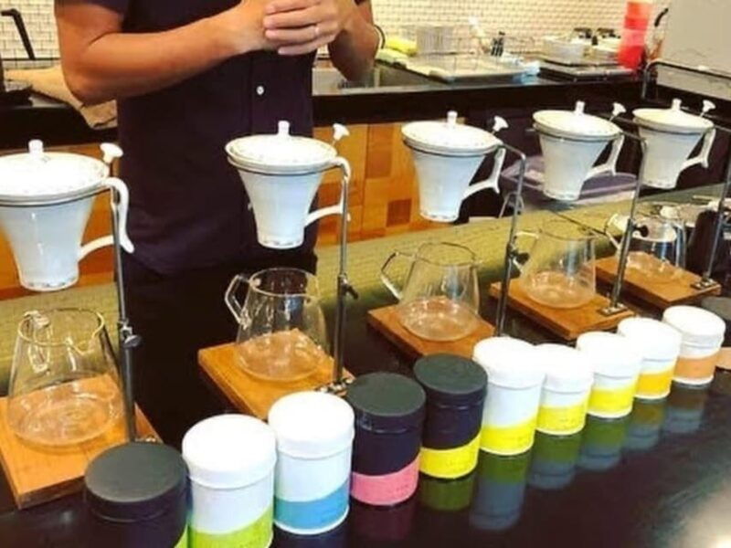 multiple-courses-of-stylish-japanese-tea-entertainment