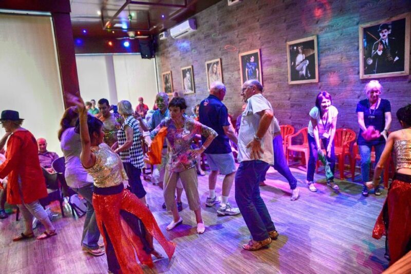 Mumbai: Bollywood Studio Half-Day Tour - Practicalities and Tips for Enjoying the Tour