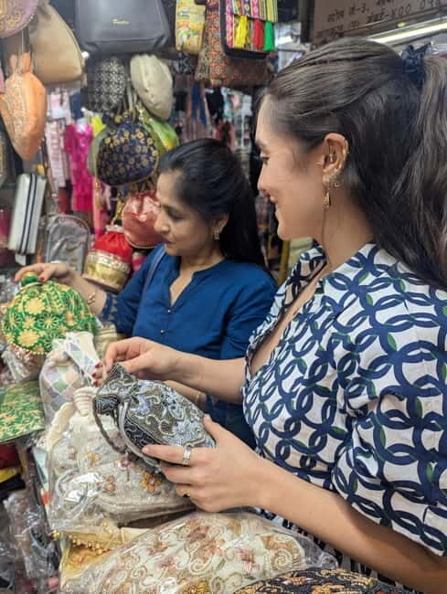 Mumbai: Fashion Shopping Tour with Personal Shopper - Exploring the Mumbai Fashion Shopping Tour