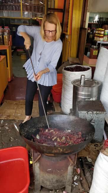 Mumbai: Guided Tour with Bollywood Dance & Lunch - Bollywood Dance Experience