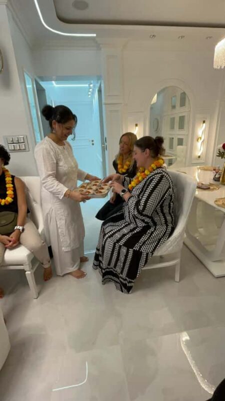 Mumbai: Indian Chai & Pakora Cooking Class in a Local Home - Key Points