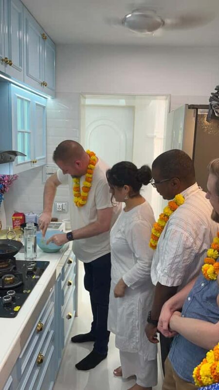 Mumbai: Indian Chai & Pakora Cooking Class in a Local Home - Who Should Consider This Experience?