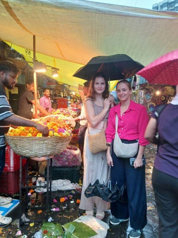 Mumbai Morning Tour Train Ride, Market & Hidden Local Spots - Exploring Mumbai on a Morning Train Ride