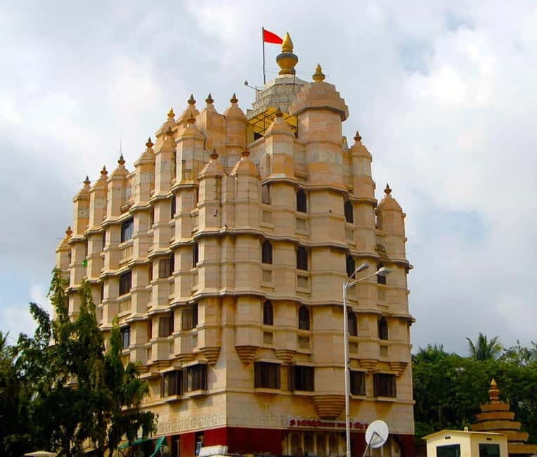 Mumbai: Siddhivinayak Temple, Bandra, Juhu Chowpatty - Key Points