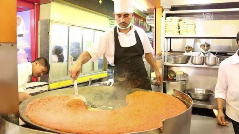 Mumbai Street Food & Beach Tour with 10+ Tastings - Introduction to Mumbai’s Street Food Scene