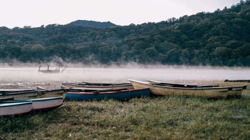 munduk-sunrise-canoeing-and-exploring-sacred-temples