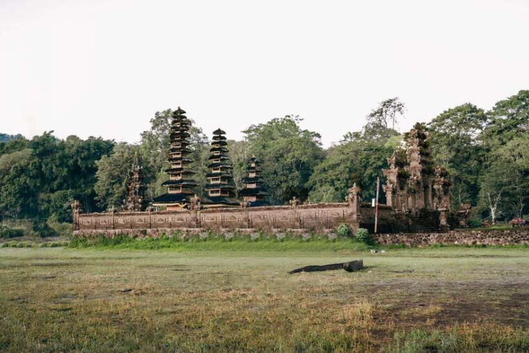 munduk-sunrise-canoeing-and-exploring-sacred-temples