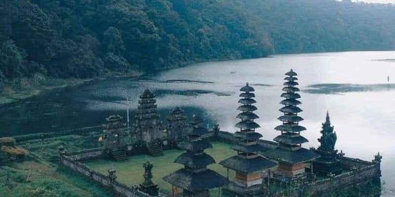 munduk-trekking-banyumala-waterfall-tamblingan-temple