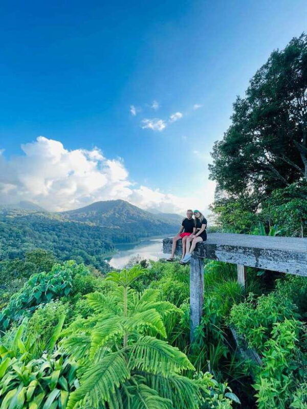 munduk-twin-lake-jungle-hike-ulun-danu-temple-waterfall