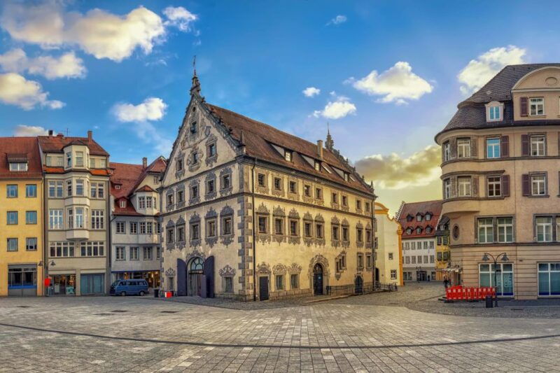 munich-city-marienplatz-and-english-garden-walking-tour