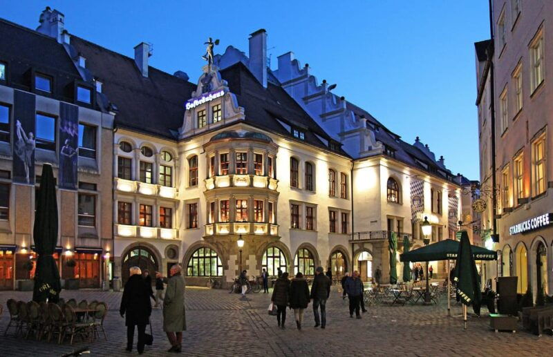 munich-food-tour-beer-3-small-beers-snack-platter-in-german