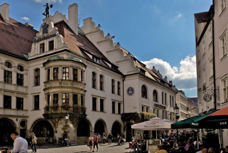 munich-food-tour-beer-3-small-beers-snack-platter-in-german