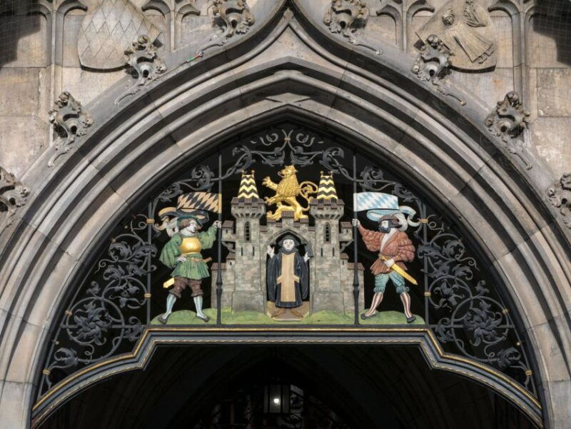 munich-guided-tour-of-the-historic-town-hall-on-marienplatz