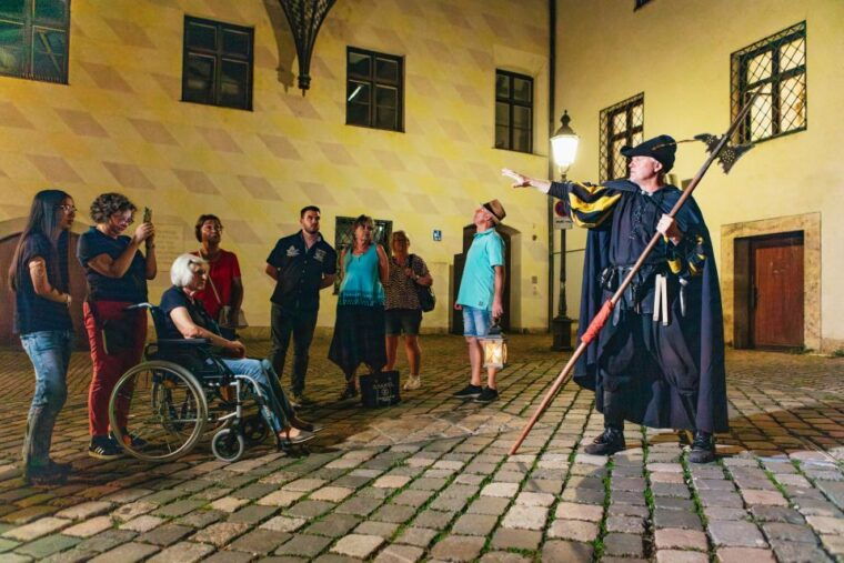 munich-middle-ages-tour-with-night-watchman-in-german