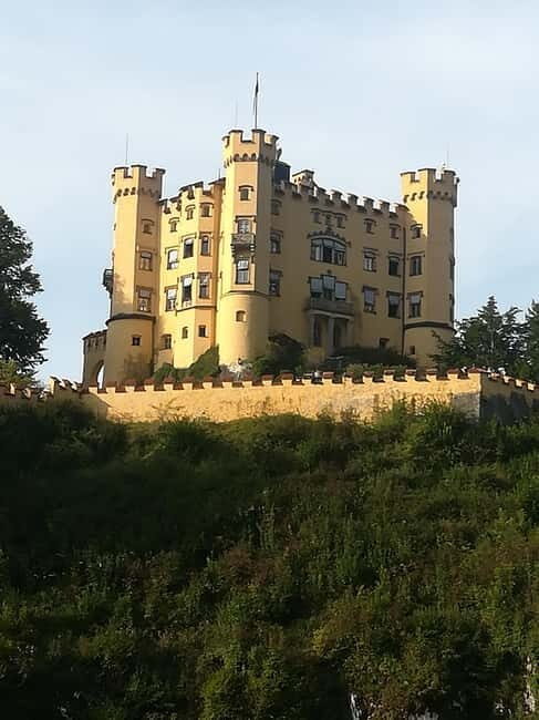Munich: Neuschwanstein Castle and Linderhof Palace Day Trip - What Travelers Can Expect