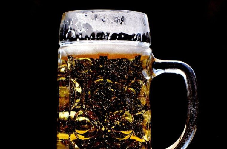 munich-oktoberfest-big-beer-tent-evening-table-reservation