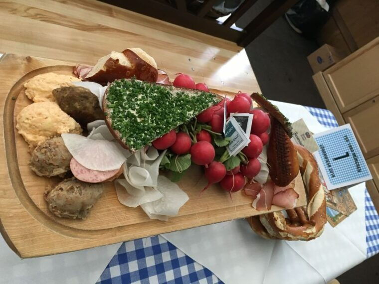 munich-oktoberfest-experience-and-lunch-in-tent