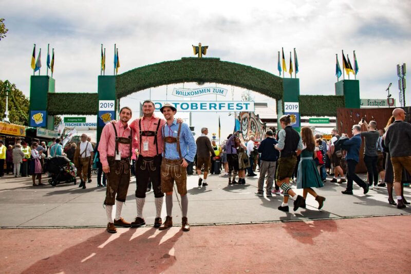 munich-oktoberfest-tour-with-tent-reservation-food-beer