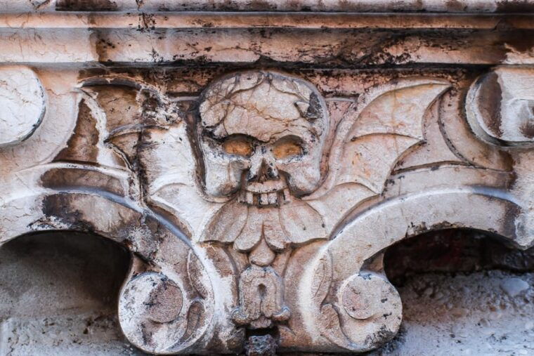 munich-raven-black-witches-and-executioners-walking-tour