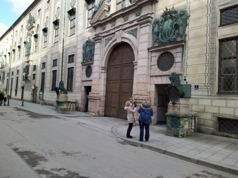 munich-residenz-private-tour-with-artists-and-historians