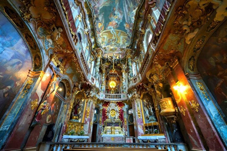 munich-spanish-guitar-bach-toccata-at-asamkirche