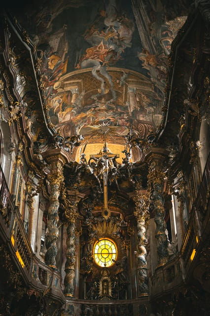 munich-spanish-guitar-bach-toccata-at-asamkirche