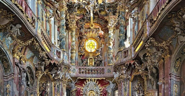 munich-spanish-guitar-bach-toccata-at-asamkirche