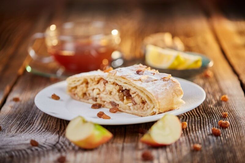munich-traditional-german-food-and-old-town-private-tour