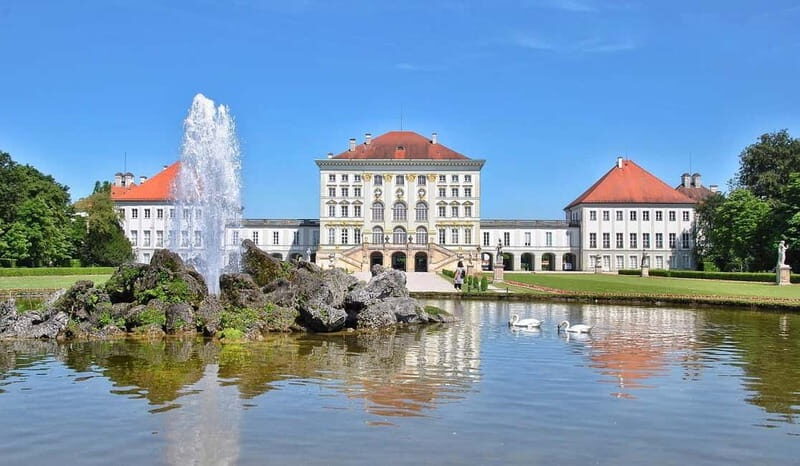 Munich: Vintage Beer Bus Sightseeing with Free Drinks - Key Points