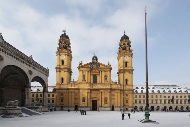 munich-walking-tour-old-town-and-viktualienmarkt