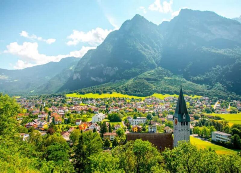 Munich: Zurich, Austria, Liechtenstein and Lindau Day Trip - Zurich: A City of Contrasts and Culture