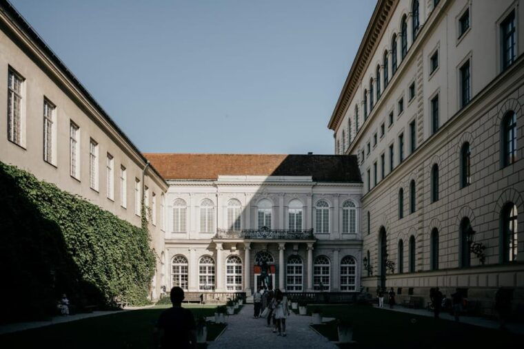 munichs-old-town-legends-guided-tour
