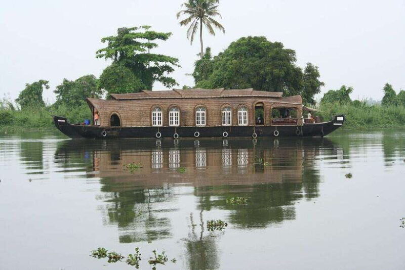 munnar-alleppey-3n-4d-exclusive-tour-with-houseboat-stay