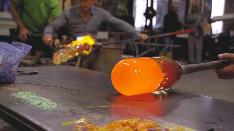 murano-glass-blowing-demonstration-and-artistic-glass-gift